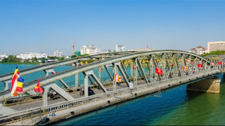 Cố đô Huế rực rỡ cờ hoa trong Đại lễ Phật đản