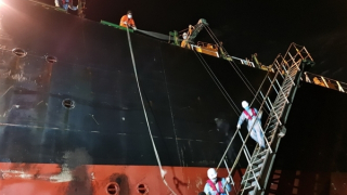 Xuyên đêm cứu nạn thủy thủ người Philippines