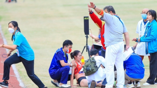 Nhà vô địch SEA Games bật khóc vì gặp nạn trên đường đua