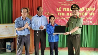 Công an Đắk Nông nhận đỡ đầu, giúp đỡ học sinh có hoàn cảnh đặc biệt