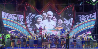 Lễ hội Làng Sen thu hút đông đảo quần chúng tham gia