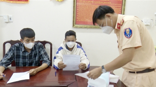 Quay clip nẹt pô, bốc đầu xe rồi đăng lên mạng xã hội