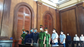 Bán logo xe, nhóm người bảo kê xe quá tải, đưa và môi giới hối lộ lãnh án