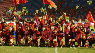 FE CREDIT thưởng “nóng” 3 tỷ đồng cho đội tuyển bóng đá nữ Việt Nam