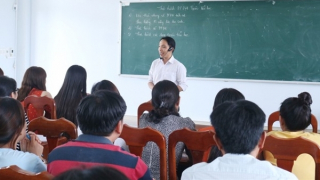 Bỏ quy định giáo viên phải có chứng chỉ bồi dưỡng tiêu chuẩn chức danh nghề nghiệp theo hạng