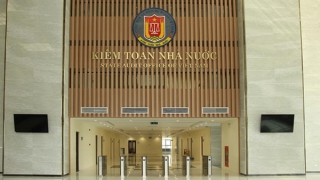 Nợ công bình quân đầu người có xu hướng tăng qua các năm