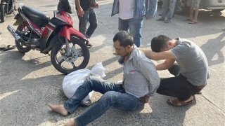 Heroin giấu trong mì tôm gửi theo kiện hàng xe khách