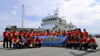 Hơn 40 kiều bào thăm huyện đảo Trường Sa và Nhà giàn DK1