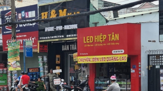 Đi ô tô, đột nhập tiệm ĐTDĐ trộm gần 2 tỷ đồng