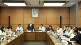 Kiểm soát chặt chẽ giá xăng dầu, giá vàng