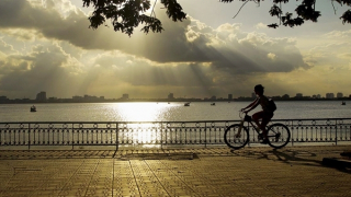 Vùng núi Bắc Bộ mưa to, Hà Nội hửng nắng ráo; Nam Bộ mưa về chiều tối