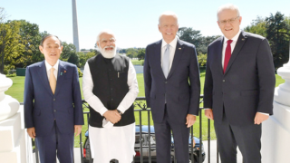 Thượng đỉnh Bộ Tứ: Tìm kiếm và bắt tay