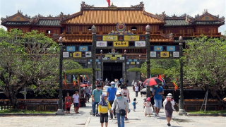 Mưa lớn ở vùng núi Bắc Bộ, miền Trung nắng nóng