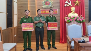 Khen thưởng Công an Quảng Trị vụ bắt giữ 30 nghìn viên ma túy