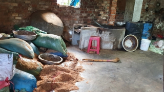 Phát hiện xưởng sản xuất trái phép, thu hơn 3 tấn mỡ động vật