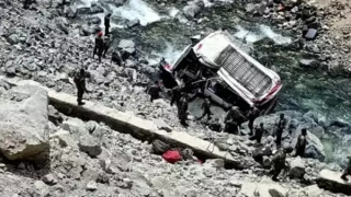 Xe chở 26 binh sĩ Ấn Độ lao xuống vực gần biên giới Trung Quốc