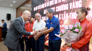 FE Credit đồng hành cùng Đội tuyển Bóng đá nữ Việt Nam