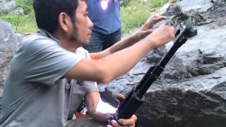 Bắt giữ đối tượng tàng trữ trái phép súng quân dụng