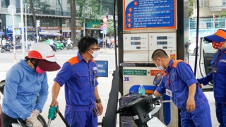 Giá xăng dầu tăng mạnh lần thứ 5 liên tiếp