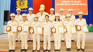 Công an tỉnh Cà Mau tuyên dương 12 gương mặt trẻ tiêu biểu