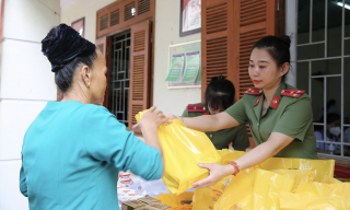 Lực lượng Y tế Công an 3 tỉnh khám bệnh, cấp phát thuốc miễn phí cho người cao tuổi