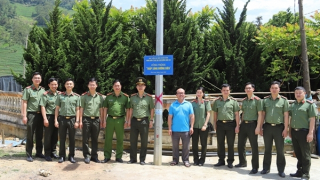 Về xã Pha Long "thắp sáng đường biên", sẻ chia khó khăn với người dân