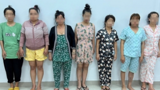 Chủ quán karaoke điều đào bán dâm khi khách nhậu đủ bia