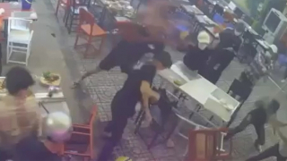 Mâu thuẫn trên sân bóng, kéo vào quán nhậu chém người