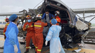 Kinh hoàng tàu siêu tốc nát đầu vì trật bánh, nhiều người thương vong