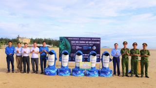 Tuổi trẻ Công an Hà Tĩnh ra quân làm sạch biển