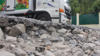 Đường cửa ngõ Đà Lạt "nát như tương"