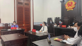 Ghen...thay vợ, chồng đốt xe của tình địch