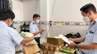 Tạm giữ số lượng lớn mỹ phẩm chưa rõ nguồn gốc