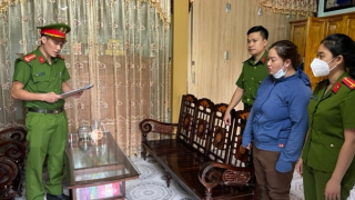 Nổ thân thiết nhiều VIP, chi "nửa tỏi" vào nhân viên hàng không