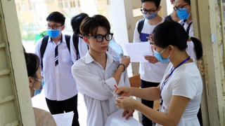 Thí sinh có phải đeo khẩu trang trong phòng thi?