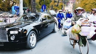 Những thân phận bên lề