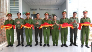 Cụm thi đua số 8 tặng “Nhà nghĩa tình đồng đội” cho nữ Công an nghèo