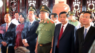 Lãnh đạo Đảng, Nhà nước dâng hương tưởng niệm cố Chủ tịch Hội đồng Bộ trưởng Phạm Hùng