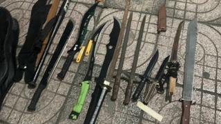 Mang mã tấu, dao, kiếm xử nhau vì chuyện chạy xe nẹt pô