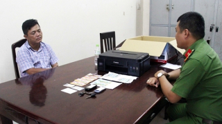 Vé số giả làm khổ người bán vé số thật