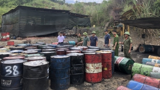 Cơ sở tái chế dầu nhớt thải trái phép rồi bán giá bèo