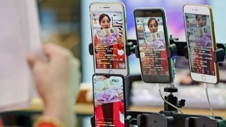 Sân khấu mở livestream: Thế giới không góc khuất