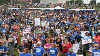 Hàng nghìn người tuần hành tại Mỹ kêu gọi ngăn chặn bạo lực súng đạn