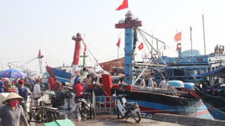 Ngư dân bám biển trong cơn “bão giá” nhiên liệu
