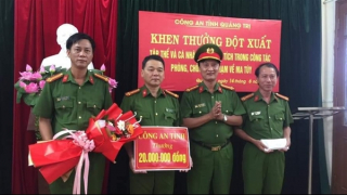 Trao thưởng đơn vị có thành tích bắt giữ hơn 14.000 viên ma túy tổng hợp