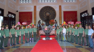 Công an cửa khẩu Cảng hàng không quốc tế Tân Sơn Nhất về nguồn