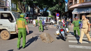 Xe khách văng xa 10m sau va chạm mạnh với xe tải