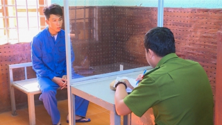 Giả danh Công an lừa đảo mẹ của bạn tù