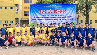 Giám đốc Học viện Chính trị CAND giao lưu bóng đá cùng học viên