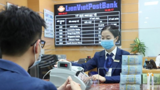Nhiều lãnh đạo cấp cao LienVietPostBank đăng ký mua nhiều cổ phiếu LPB
